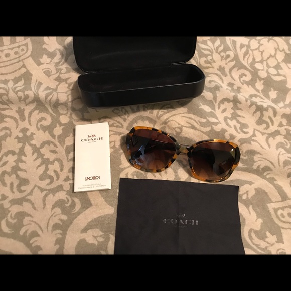 NEW COACH sunglasses 🕶 - Picture 3 of 8